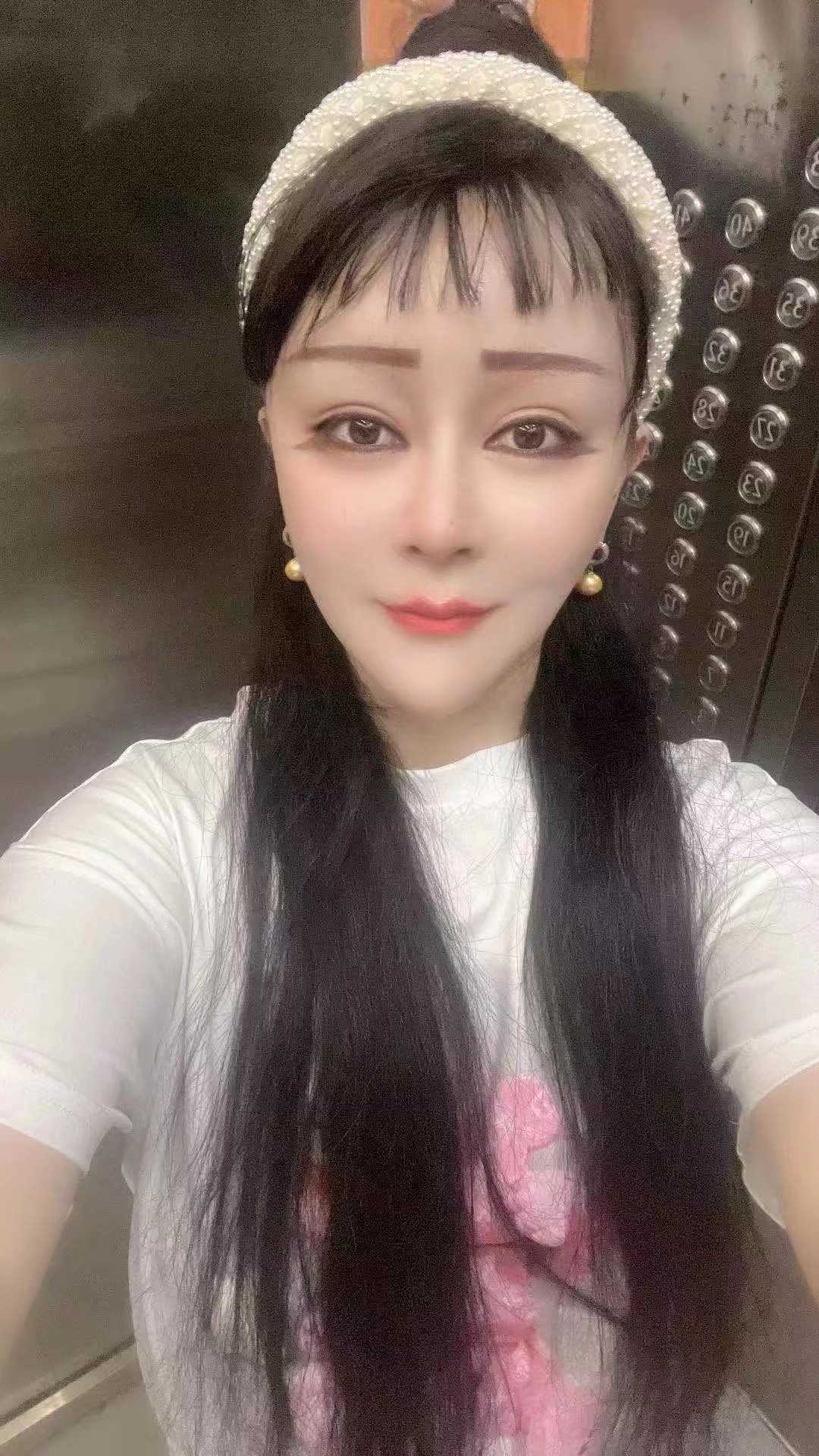 东gsqt服务，整过容服务态度很好，很健谈不会让你尴尬